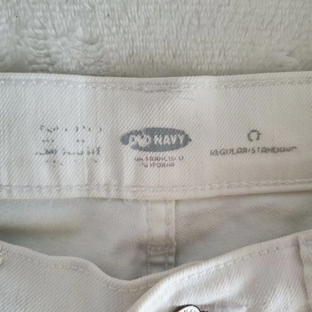 Old Navy womens White denim shorts Size 0 xs Regular midwaist pockets‎
